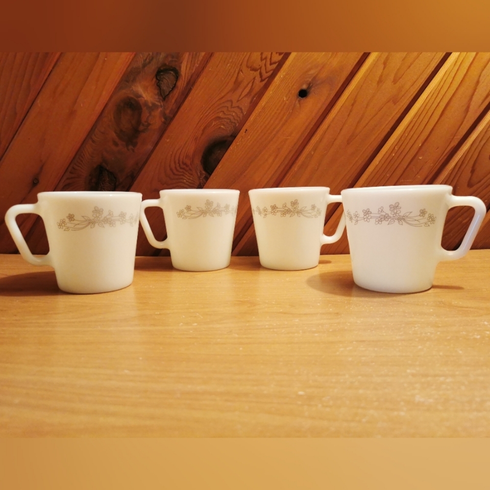 Set of 4 Pyrex Cups